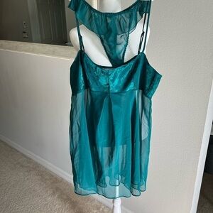 Victoria Secret NWOT Green two piece negligee set, size L